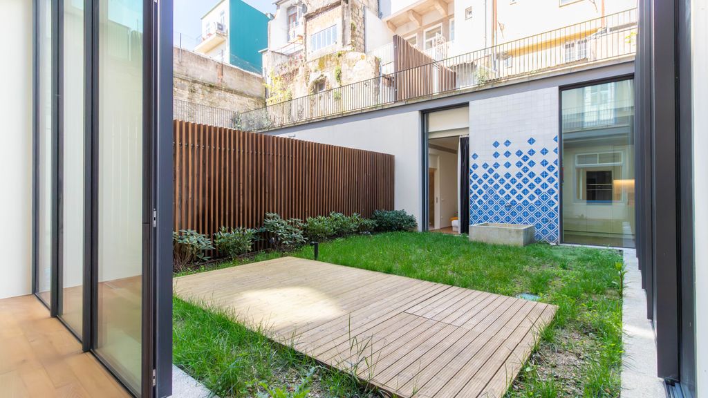 Entreparedes House - 2BR Garden Flat