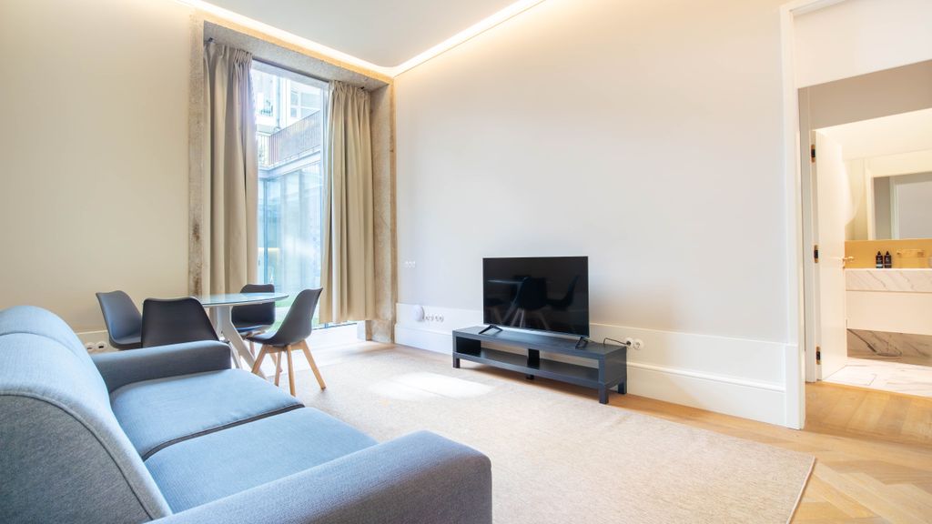 Entreparedes House - 2BR Garden Flat