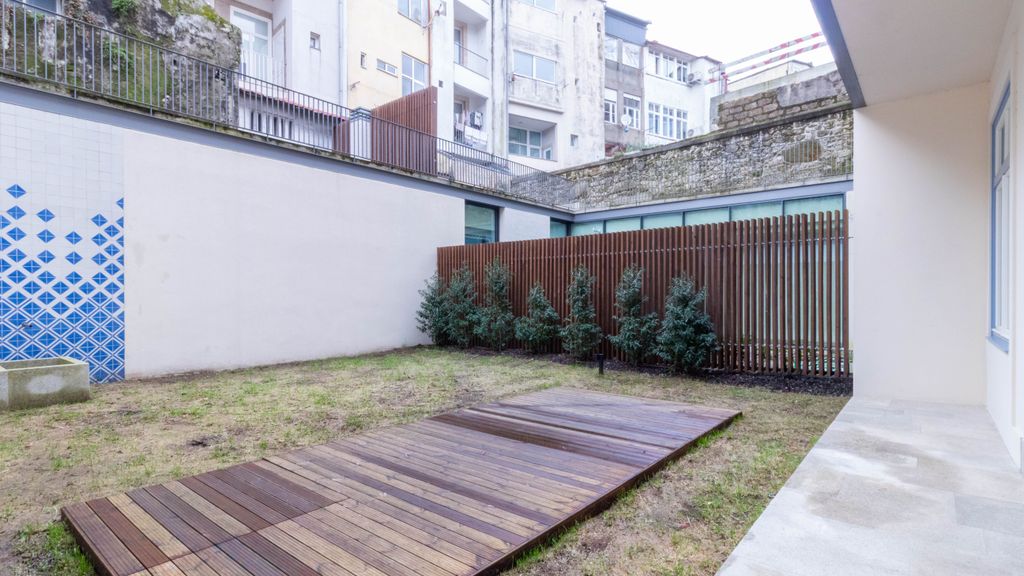 Entreparedes House - 3BR Garden Flat