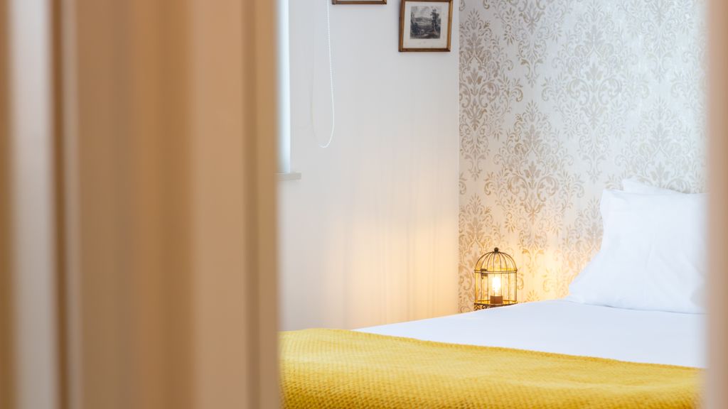 Violet House by LovelyStay
