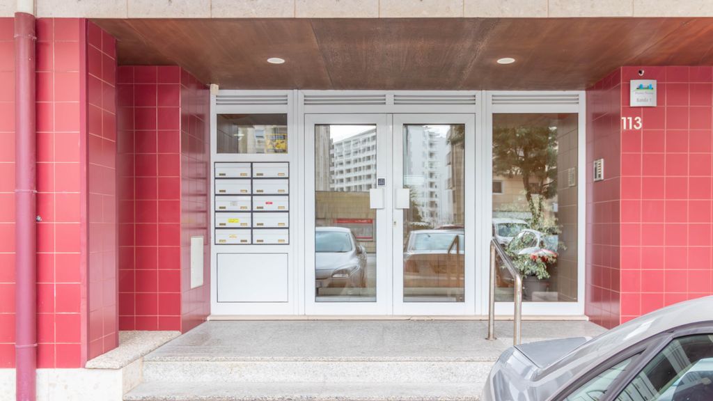 Comfortable & Quiet 3BR near Metro by LovelyStay