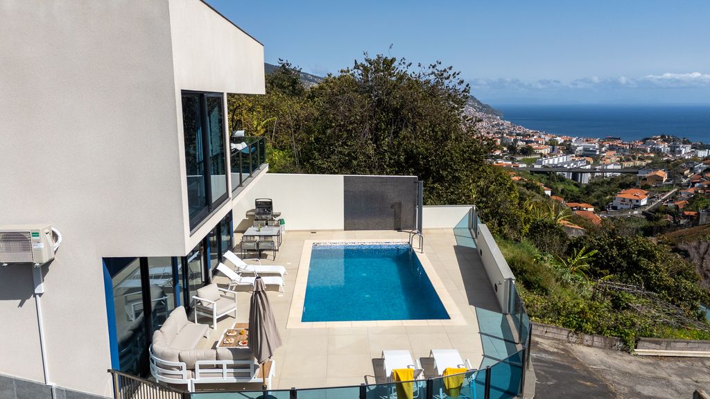 Hydra Villa