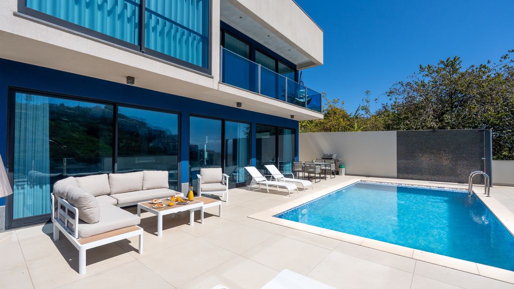 Hydra Villa