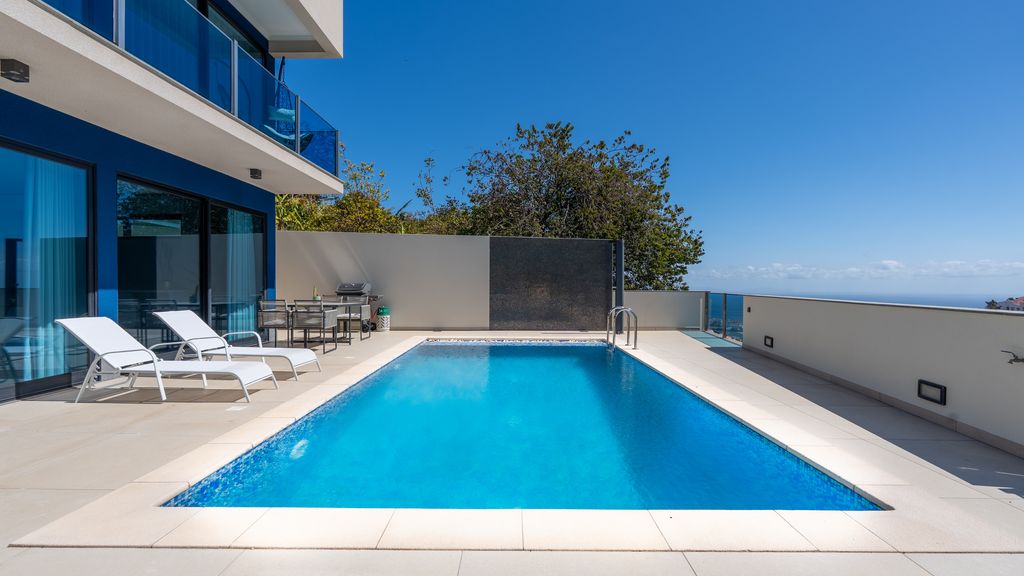 Hydra Villa
