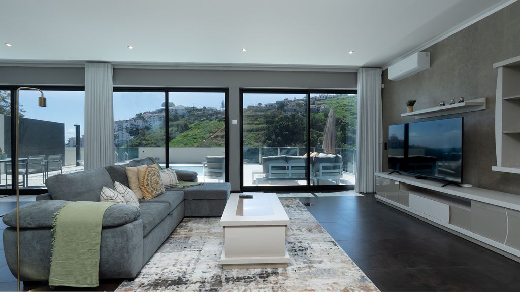 Hydra Villa