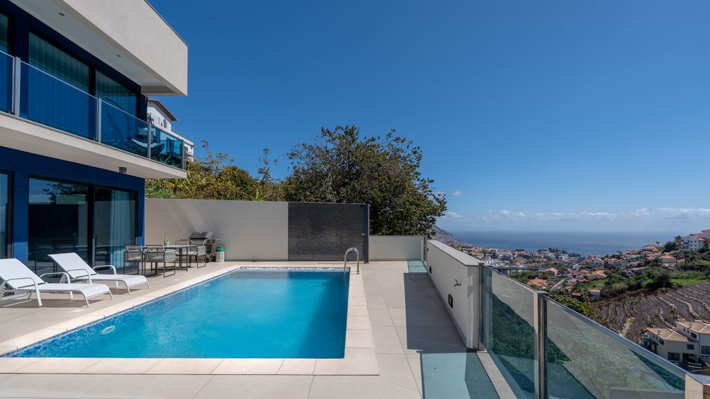 Hydra Villa