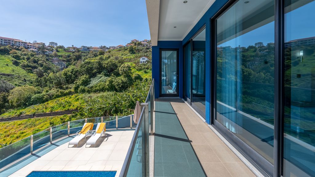 Hydra Villa