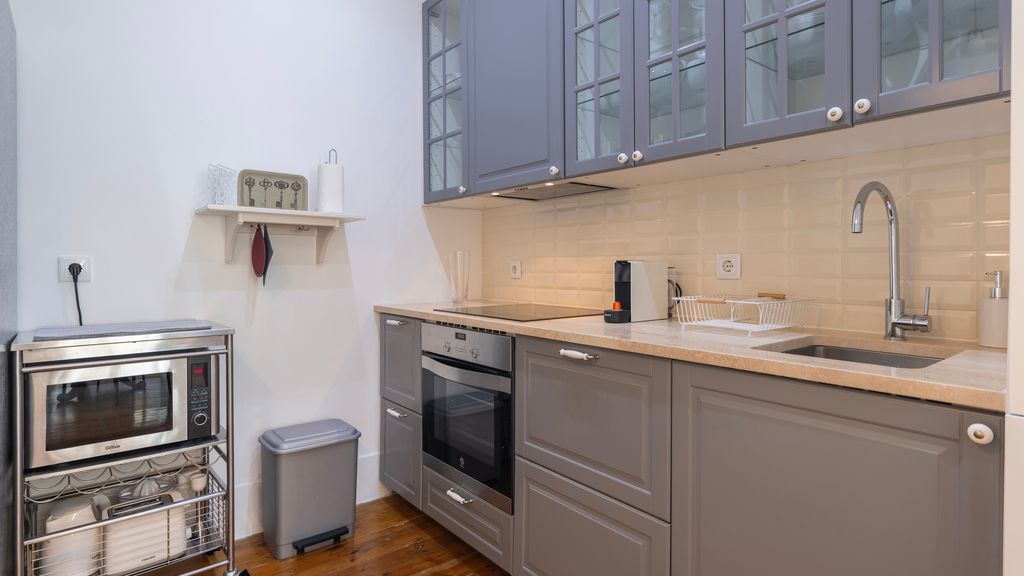 Classic Tagus River View Apartment by LovelyStay