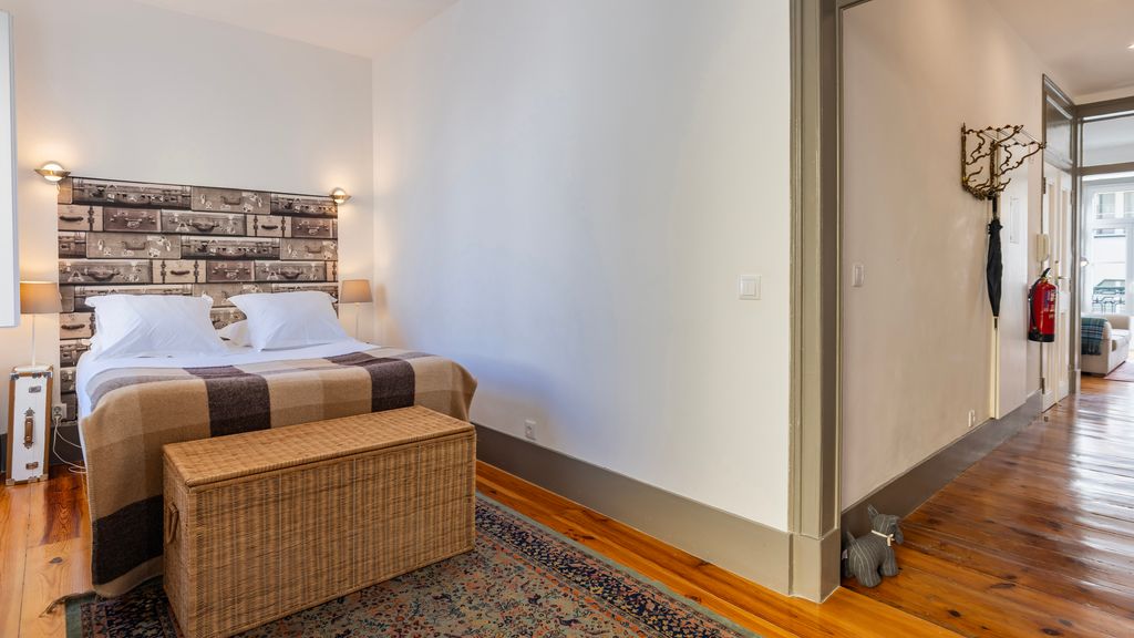 Classic Tagus River View Apartment by LovelyStay