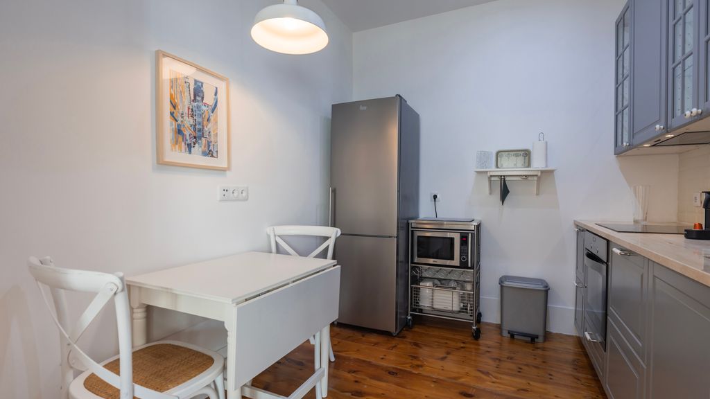 Classic Tagus River View Apartment by LovelyStay
