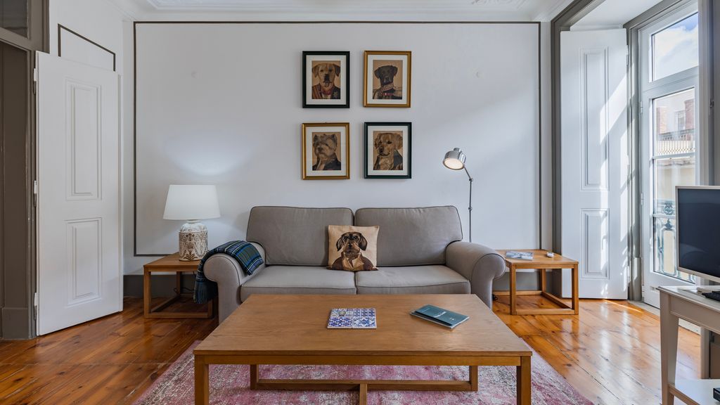 Classic Tagus River View Apartment by LovelyStay