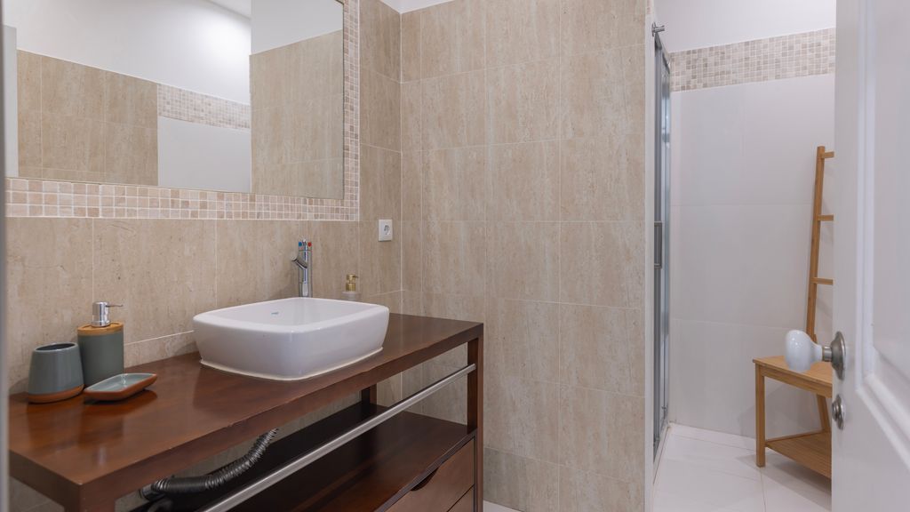 Classic Tagus River View Apartment by LovelyStay