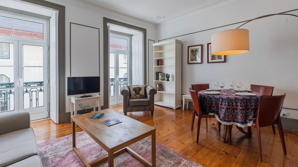 Classic Tagus River View Apartment by LovelyStay