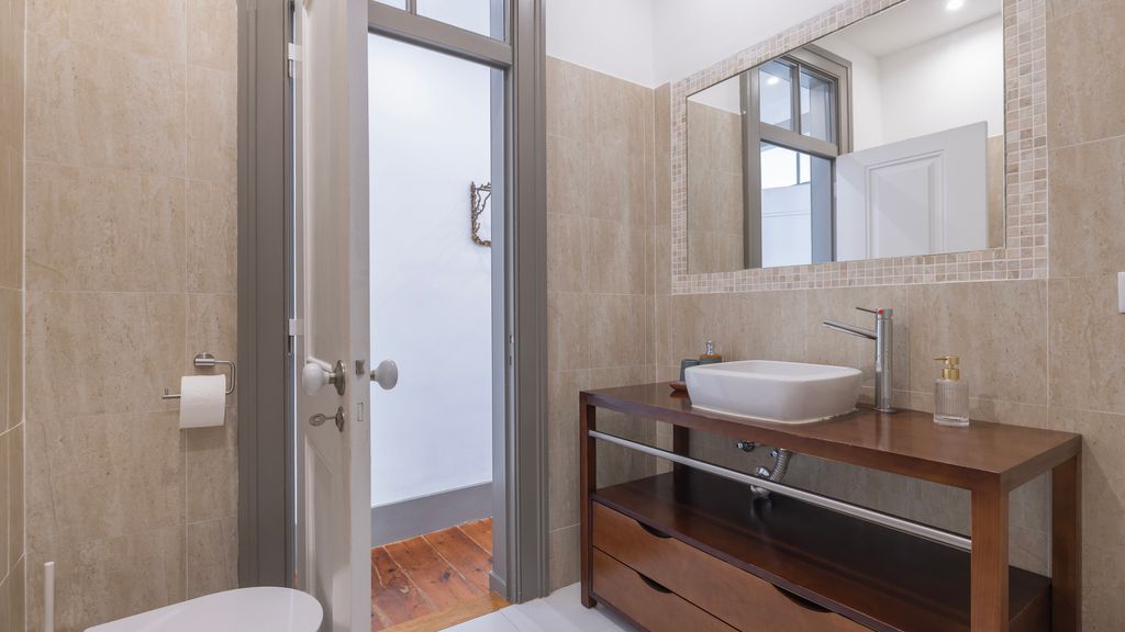 Classic Tagus River View Apartment by LovelyStay