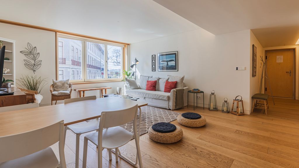 Lisbon Deluxe Apartment by LovelyStay