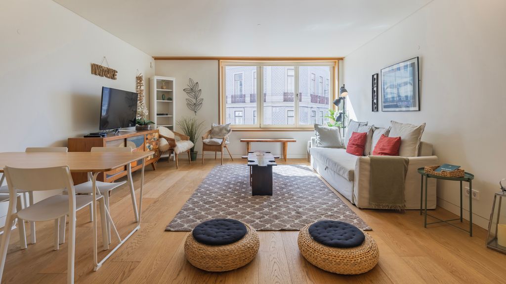 Lisbon Deluxe Apartment by LovelyStay