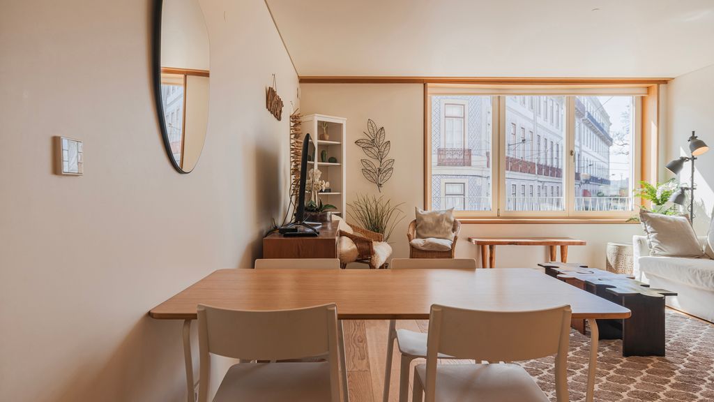 Lisbon Deluxe Apartment by LovelyStay