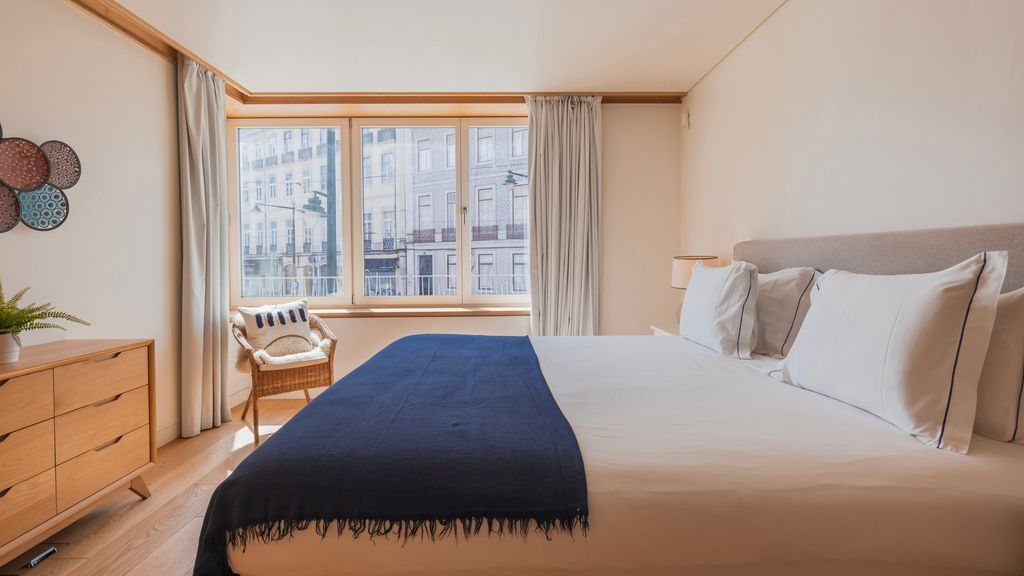 Lisbon Deluxe Apartment by LovelyStay