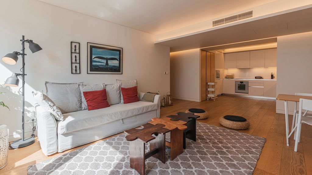 Lisbon Deluxe Apartment by LovelyStay