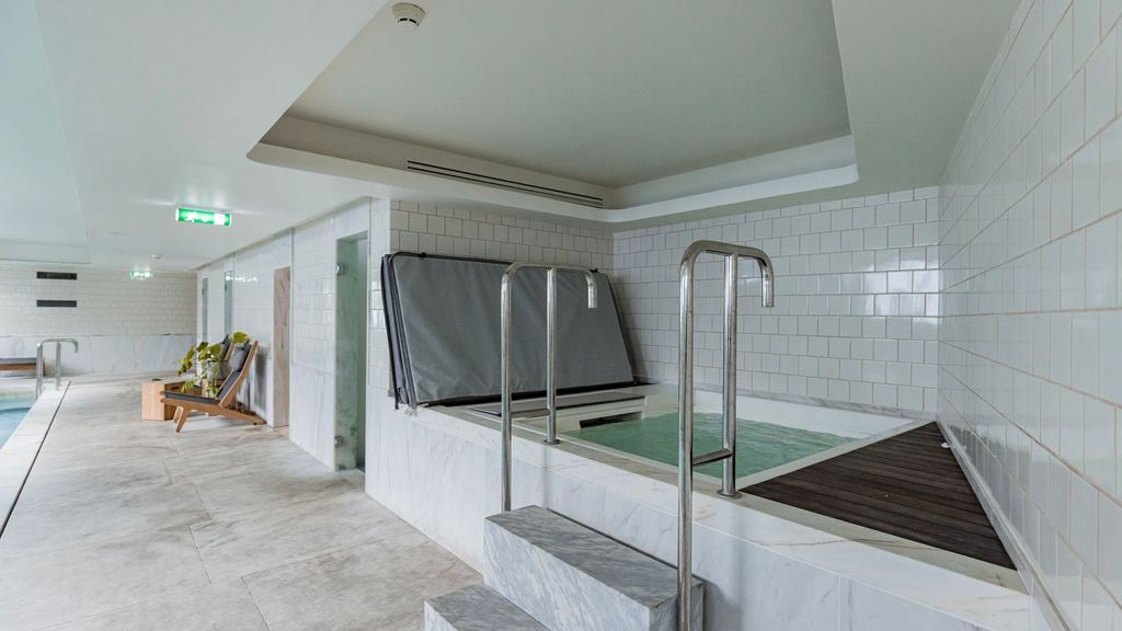 Lisbon Deluxe Apartment by LovelyStay