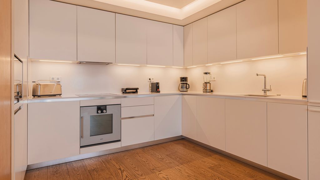 Lisbon Deluxe Apartment by LovelyStay