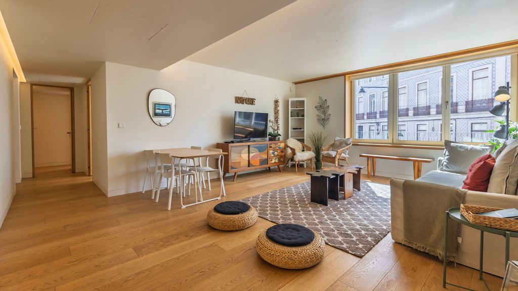 Lisbon Deluxe Apartment by LovelyStay