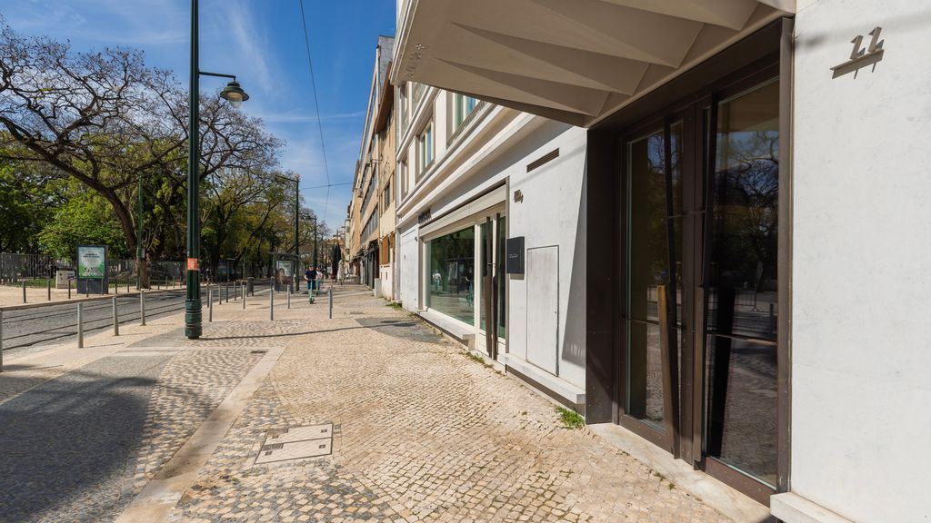Lisbon Deluxe Apartment by LovelyStay