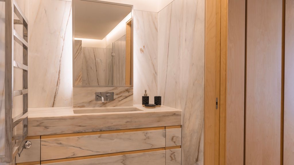 Lisbon Deluxe Apartment by LovelyStay