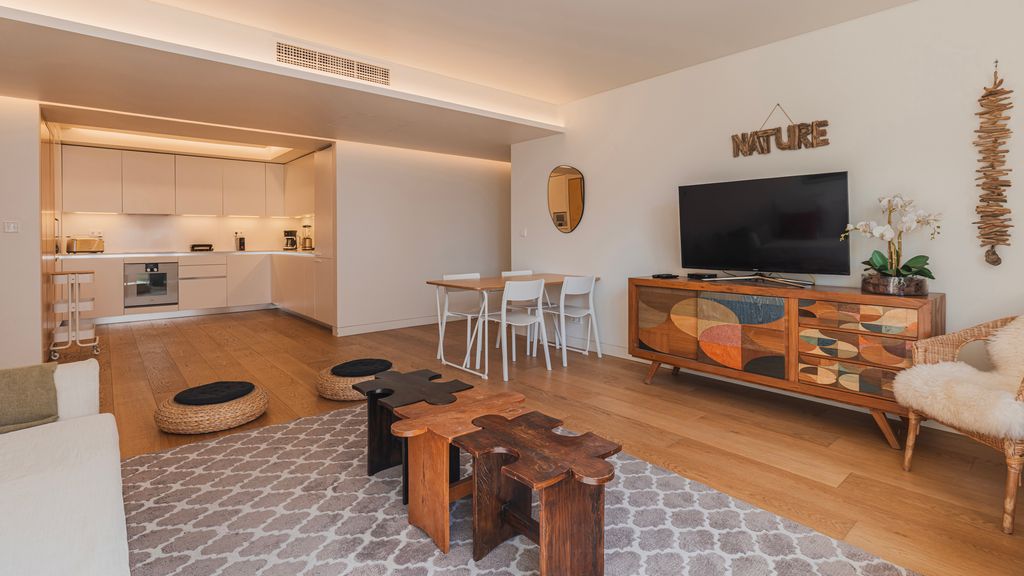 Lisbon Deluxe Apartment by LovelyStay