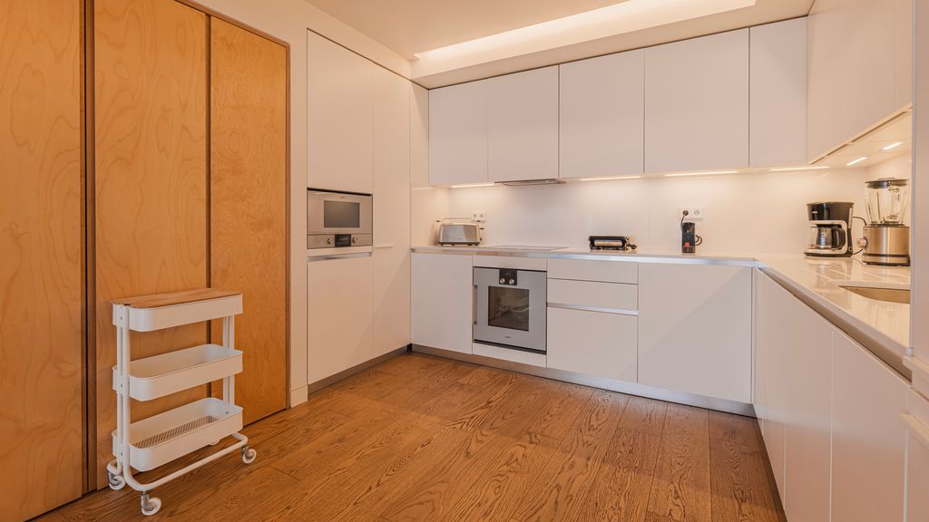 Lisbon Deluxe Apartment by LovelyStay