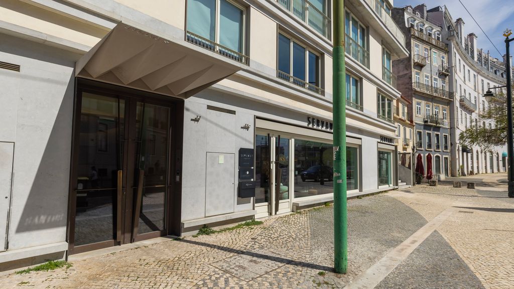 Lisbon Deluxe Apartment by LovelyStay