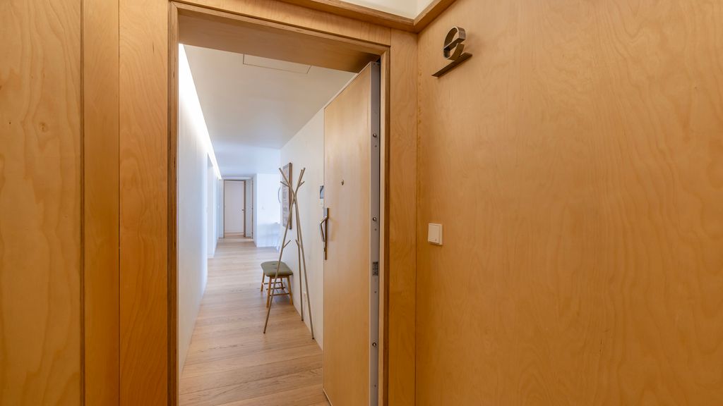 Lisbon Deluxe Apartment by LovelyStay