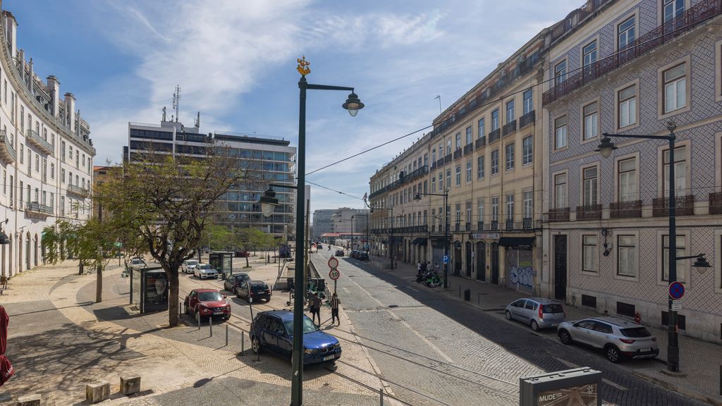 Lisbon Deluxe Apartment by LovelyStay