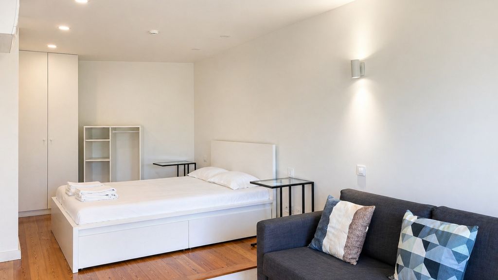 E: Sweeping Panoramic Terrace | Douro Views
