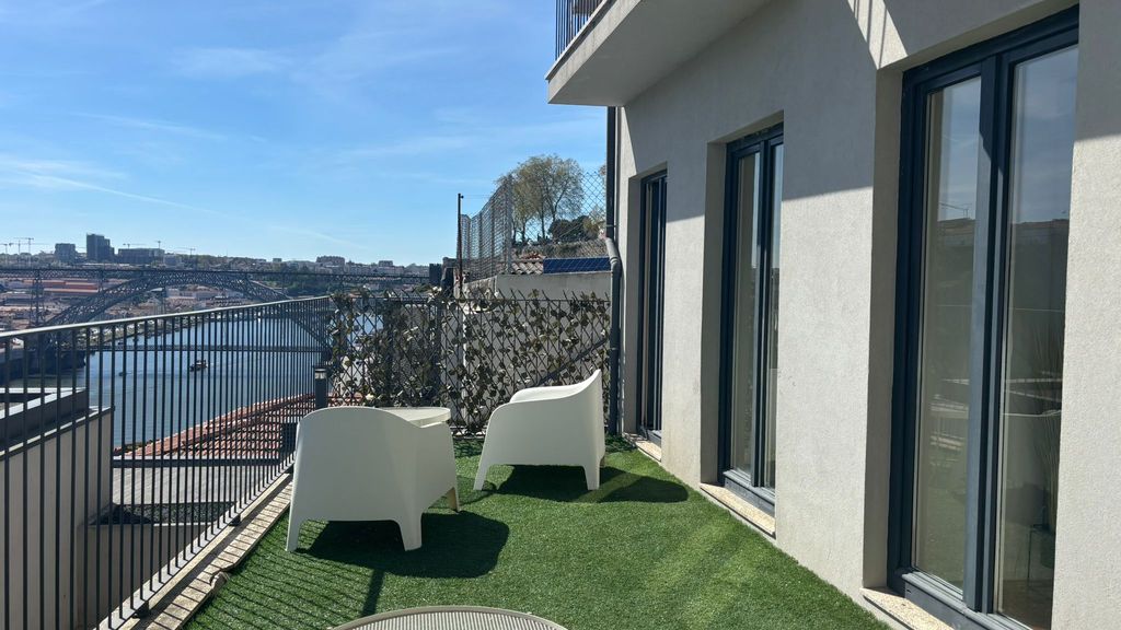 E: Sweeping Panoramic Terrace | Douro Views