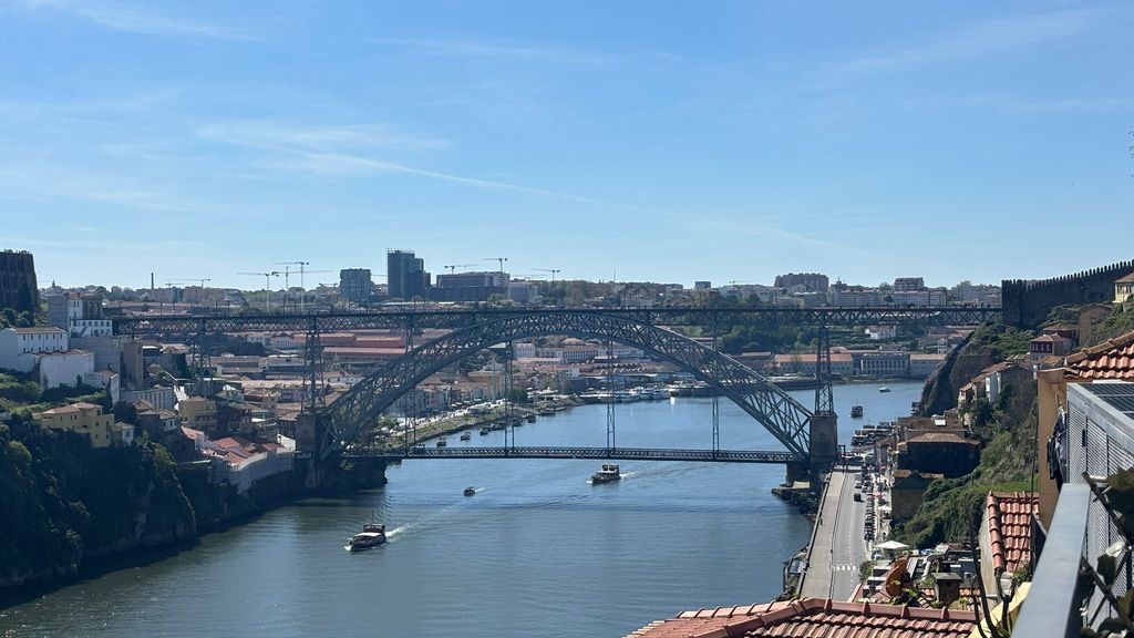 E: Sweeping Panoramic Terrace | Douro Views