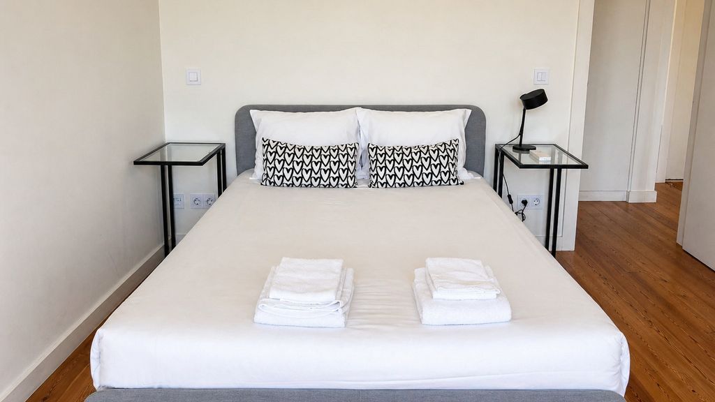 F: Ponte Luis Balcony | Riverside Flat