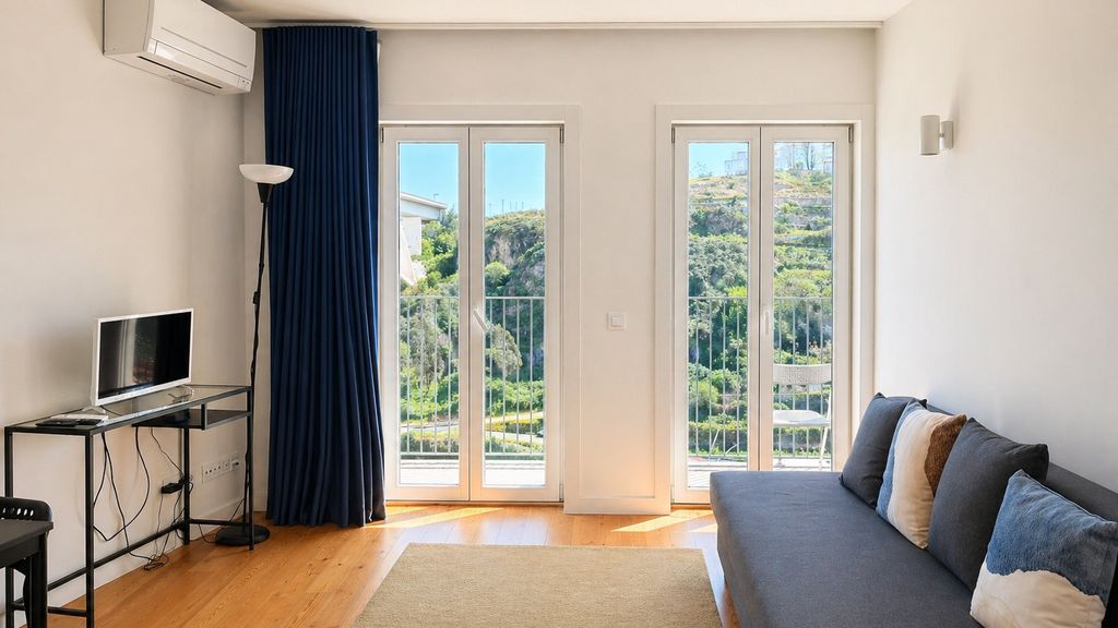 F: Ponte Luis Balcony | Riverside Flat