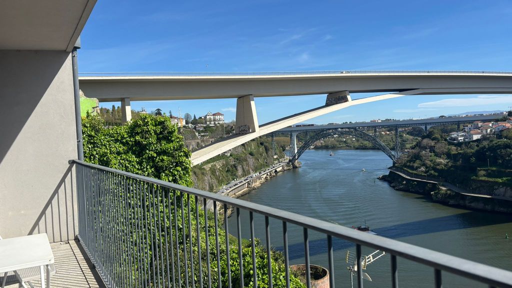 F: Ponte Luis Balcony | Riverside Flat