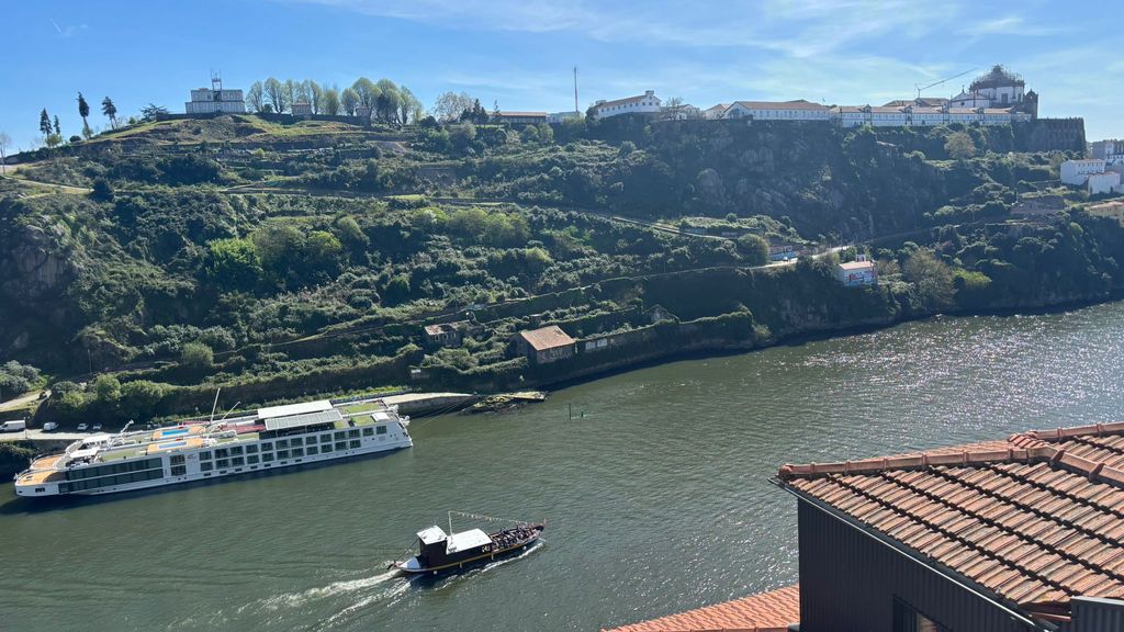F: Ponte Luis Balcony | Riverside Flat