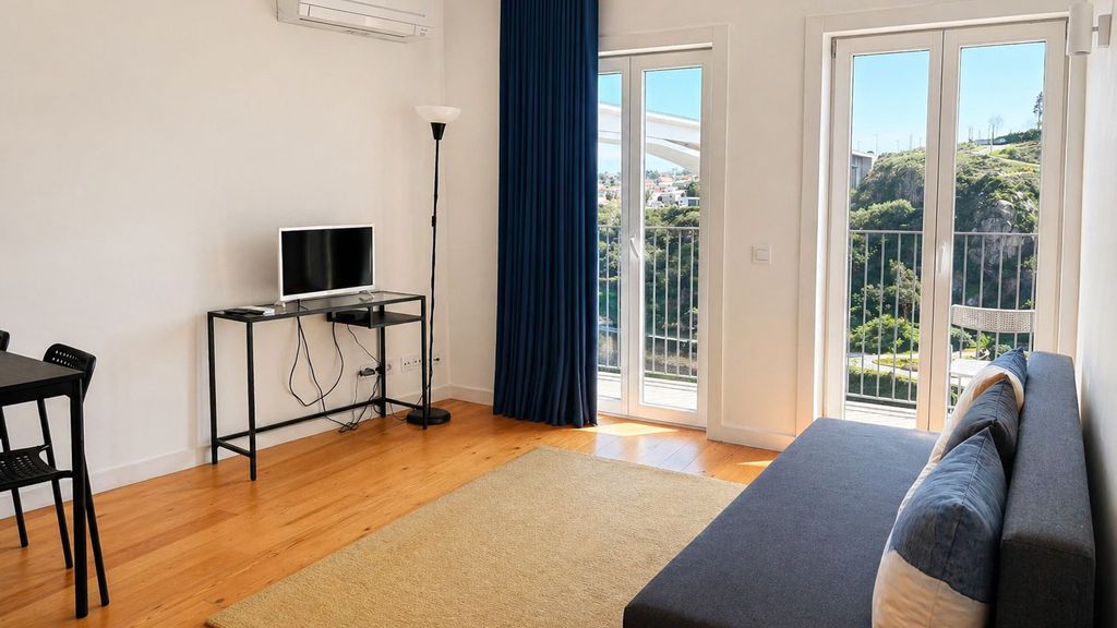 F: Ponte Luis Balcony | Riverside Flat