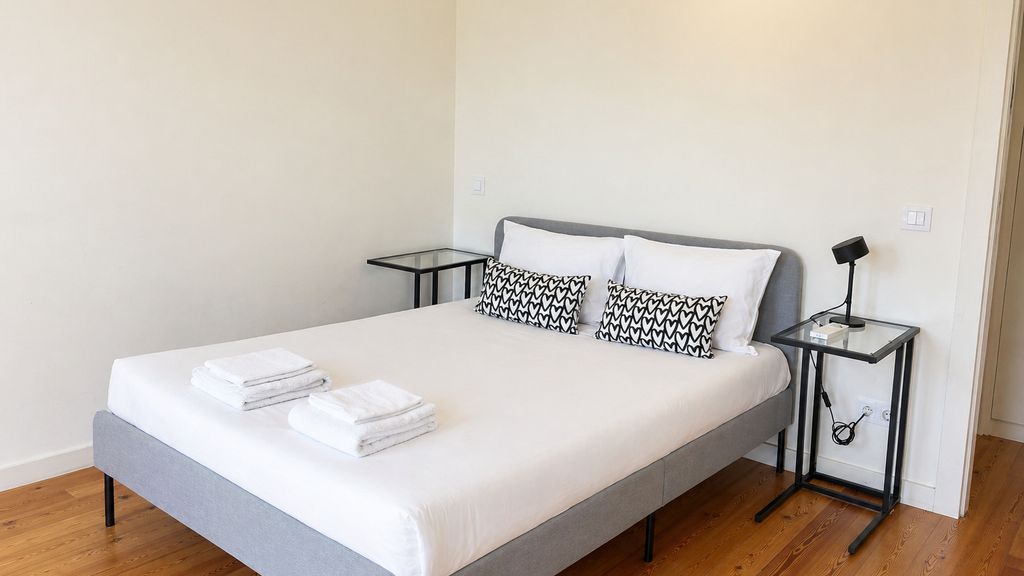 F: Ponte Luis Balcony | Riverside Flat