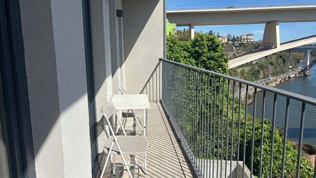 F: Ponte Luis Balcony | Riverside Flat