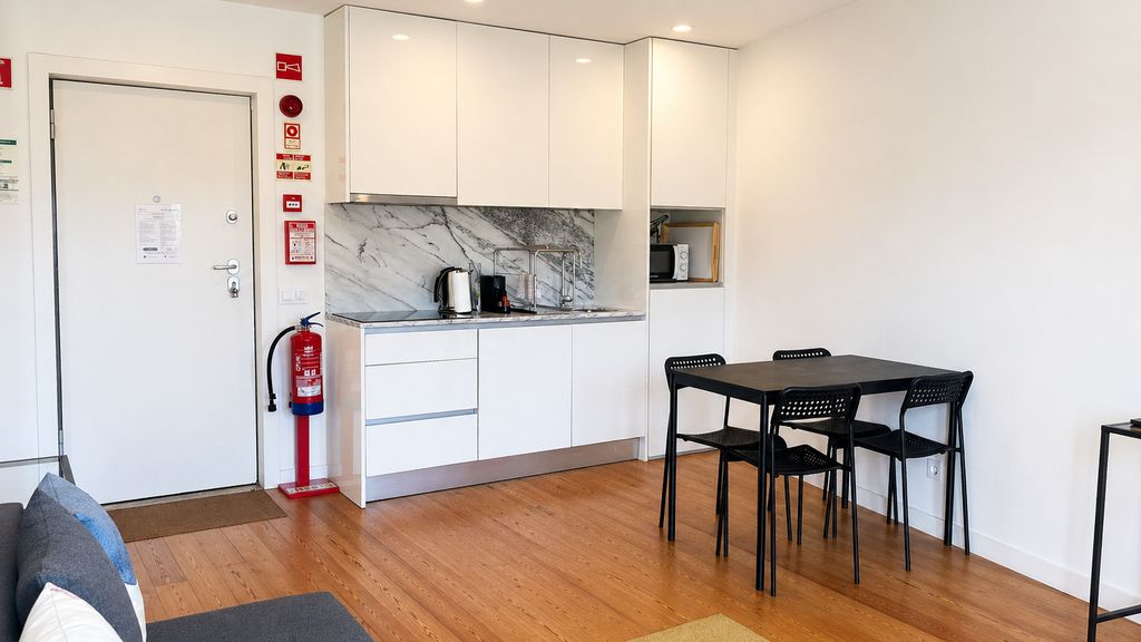 F: Ponte Luis Balcony | Riverside Flat