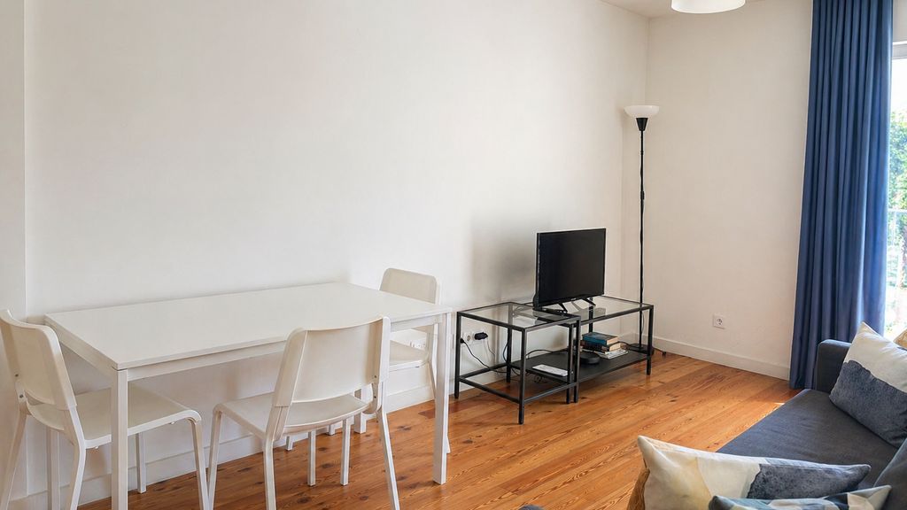 J: Iconic Bridge & Douro Views | 1BR Porto