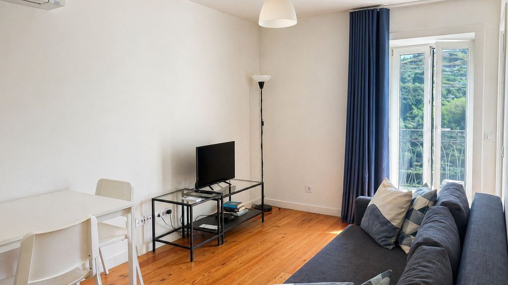 J: Iconic Bridge & Douro Views | 1BR Porto
