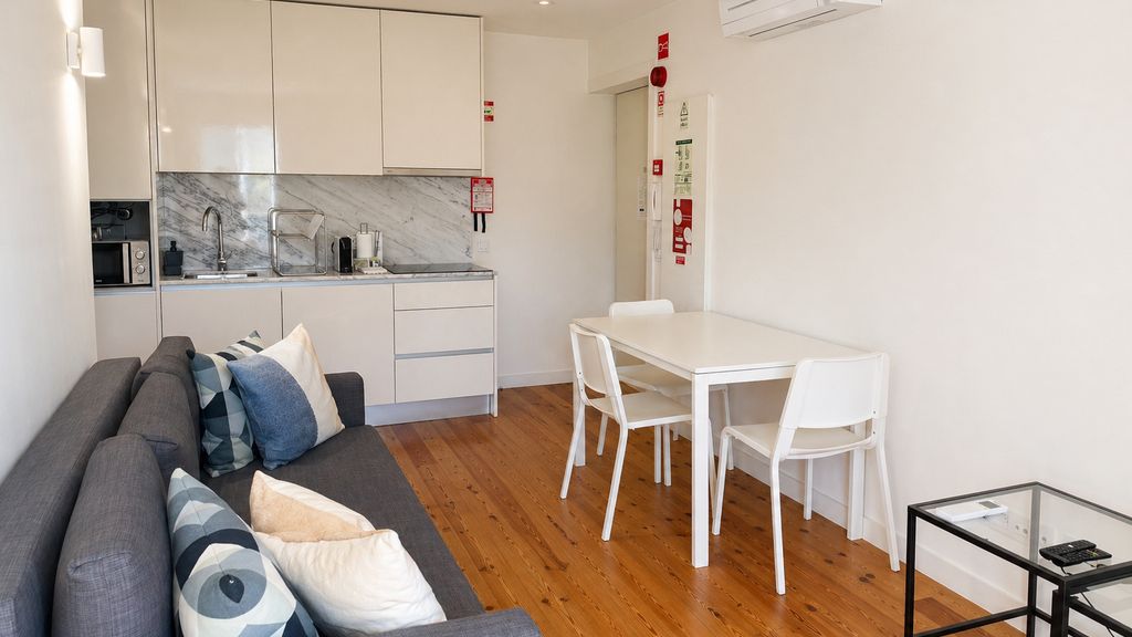 J: Iconic Bridge & Douro Views | 1BR Porto
