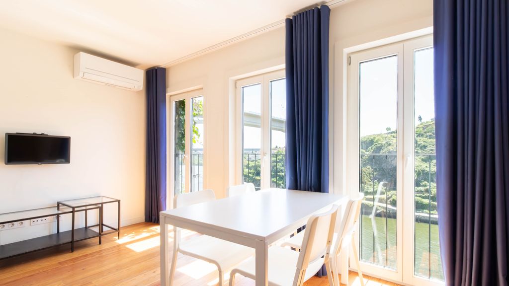 L: Douro & Bridge Views | Boutique 2BR Apartment