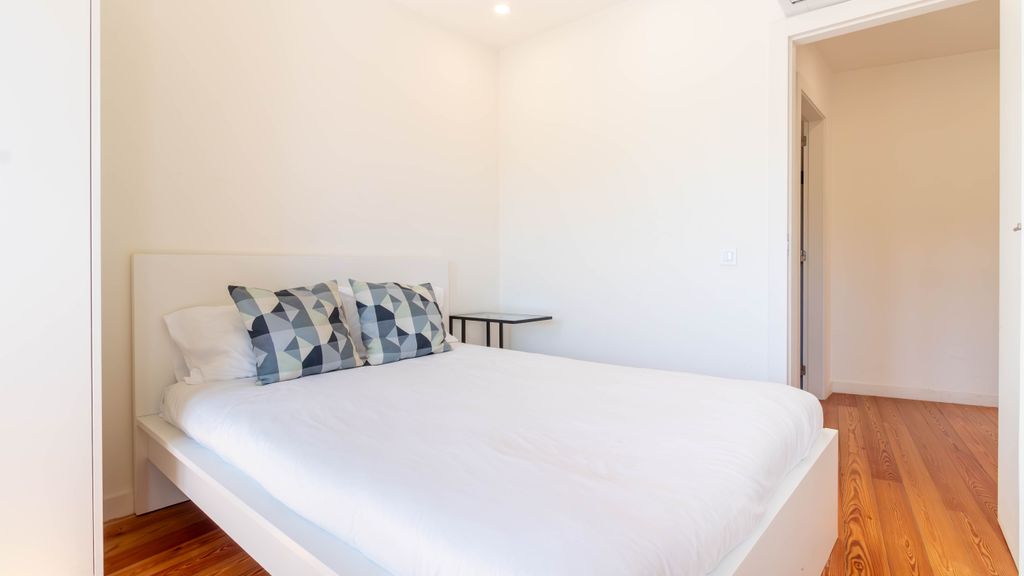 L: Douro & Bridge Views | Boutique 2BR Apartment
