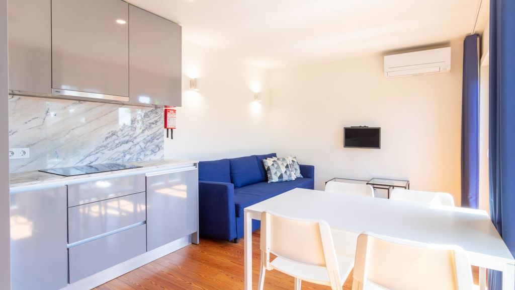 L: Douro & Bridge Views | Boutique 2BR Apartment